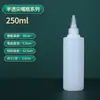 Venta al por mayor de fábrica botella de color tinte pintado de 500 ml botella dispensadora de apretar botella de plástico semitransparente botella de aguja