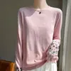 Camisa de Punto Fino con Diseño Bordado Único para Mujer, Cuello Redondo, Manga Larga, Corte Holgado, Versátil, Elegante Blanco