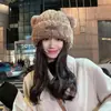 Oso de Invierno 2026 Nuevo Gorro de Punto con Protección para Orejas de Peluche para Mujer, Estilo Coreano, Lindo, Moderno, Versátil, Gorro de Lana Adelgazante