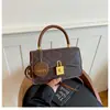 2026 Bolsa Quadrada Pequena Casual Lisa Estilosa Retrô para Mulheres Versátil Moda para o Trabalho Textura de Alta Qualidade Bolsa Transversal da Moda para Mulheres