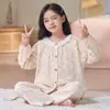 Los pijamas populares de este año para niñas son de algodón nube para primavera y otoño, de manga larga, dos piezas, para casa, para niñas pequeñas.