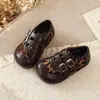 Zapatos pequeños de cuero estilo británico, nueva colección primavera/otoño 2026, zapatos de princesa con estampado de leopardo para niñas estilo coreano, planos retro de suela blanda