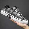 Zapatos de Lona sin Cordones para Hombre Zapatos Casuales Bordado Estampado Combinan con Todo Primavera Nueva Moda Marca Zapatos Deportivos Zapatos de Plataforma para Hombre