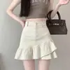 Saia jeans curta irregular para mulheres, novo estilo de verão para mulheres baixinhas, saia midi estilo rabo de peixe em preto, branco e damasco com barra franzida