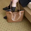 Bolsa Tote Grande para Mujer con Diseño de Nicho, Estilo Perezoso, Nuevo Modelo Primavera/Verano 206, Bolso de Hombro Simple de Alta Gama para Viajes Diarios
