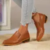 Sapatos de salto baixo de bico fino, corte profundo, tamanho grande, para comércio exterior, em estoque, novo modelo de verão, estilo europeu e americano transfronteiriço, botas de tornozelo com salto grosso versátil na cor marrom