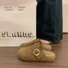 Versátil falda nueva para ropa exterior, retro otoño de suela gruesa con zapatillas de media caña, zapatillas cerradas para mujer que aumentan la altura 2026 con hebilla de cinturón