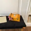 Bolsa Boston de Ombro Único Transversal para Mulheres 2026 Nova Moda Bolsa de Mão em Couro Macio Casual Versátil Bolsa Almofada