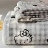 Juego de sábanas de terciopelo de leche, tres piezas, forrado de felpa, engrosado para abrigar, suave y cómodo para otoño e invierno, con un estampado fresco y elegante estilo ins