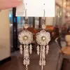 Ganchos de Oreja con Borla de Flor de Circonita Estilo Corte Retro para Mujer 2026 Venta Caliente Pendientes Exquisitos Lujo Ligero Sensación de Alta Gama Joyería para Orejas