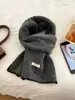 Bufanda de punto roja de lana estilo Chanel de alta calidad para mujer, calentador de cuello premium cálido transfronterizo de invierno del fabricante