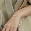 Pulsera de perlas Juguang con diseño de nicho cosido, nueva pulsera de lujo ligera para mujer, regalo de vacaciones, 2024