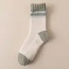 Meias de casa de comprimento médio em fleece de coral para homens, transfronteiriças, espessadas, anti-desprendimento, disponíveis em várias cores, em estoque, fornecimento de fábrica
