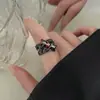 Guardia nocturno oscuro ~ anillo geométrico negro femenino verano ins nicho sentido del diseño anillo dedo índice avanzado anillo punk personalidad