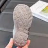 Nuevos zapatos deportivos slip-on de otoño para niños y niñas, zapatos de malla para niños con suelas suaves, zapatos casuales de moda