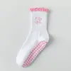 Meias de Yoga Femininas Personalizadas Profissionais Antiderrapantes Pilates com Meia-Calça de Tubarão Meias Esportivas para Chão de Meia-Perna Femininas Atacado