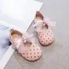 Novos Sapatos de Couro Macio com Solado Flexível de Bolinhas para Meninas para Primavera e Outono, Sapatos de Princesa com Laço, Sapatilhas Mary Jane Infantis