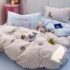 Juego de ropa de cama de cuatro piezas de algodón puro, engrosado, grado A, con cepillado, bordado con aplicación de dibujos animados, con funda de edredón de algodón puro y juego de tres piezas, disponible en tamaños de 1,5 m y 1,8 m
