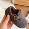 Sapatos de inverno de algodão estilo coreano Birkenstock para crianças 2026, quentes e forrados com fleece, sola macia, resistentes ao frio, para meninas, bebês e crianças mais velhas