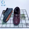 Sapatos de Couro Quentes Espessados com Veludo Plus de Inverno Antiderrapantes Impermeáveis para Meia-Idade e Idosos Sapatos de Algodão Old Beijing para Mulheres Sapatos para Idosos Em Estoque