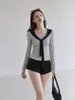 Camiseta de manga larga a rayas con cuello navy y bloques de color para mujer, estilo coreano otoño 2026, top ajustado con un diseño elegante