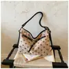 Bolso de mano de moda retro de lunares para mujer, nuevo bolso versátil de gran capacidad para el otoño e invierno de 2026, para ir al trabajo, de hombro y cruzado