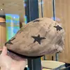 Boina vintage desgastada y rota para mujer, boina versátil de moda para primavera y verano, que estiliza el rostro, con diseño de estrella de cinco puntas y pico de pato