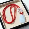 Collar de puesto de imitación de jade blanco GuanYin con collar de cuerda de imitación de cristal de jade grande GuanYin collar de cuerda roja