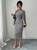 Comércio Exterior Europeu e Americano Luxo Leve Traje de Tweed para o Trabalho Manga Longa Lapela Jaqueta Curta Combinado com Camisola Emagrecedora