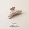 Nuevo clip de tiburón con estampado de oso de PVC de principios de otoño, pasador versátil y simple para mujeres, accesorio para el cabello en la parte posterior de la cabeza