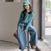 Conjunto de Sudadera a Rayas con Cuello Camisero Estilo Coreano Nuevo Otoño 2026 para Niñas con Riñonera Personalizada y Pantalones de Pierna Ancha de Mezclilla