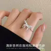 Anel de borboleta fresco e tridimensional para mulheres, requintado, doce, luxo leve, versátil, design de nicho, toque de alta qualidade, ajustável, anel elegante