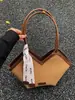 Nova Bolsa de Axila Feminina de Nicho com Grande Capacidade, Bolsa de Axila Fashion Acolchoada, Nova Bolsa de Ombro Versátil e na Moda