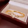 Pulseira com Fivela Vazada em Forma de Cabaça Banhada a Ouro Real 18K Luxo Acessível Pulseira de Alta Qualidade Exquisite Moda Versátil Joia de Mão para Mulheres
