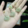 Pendente Fechadura Nuvem Auspiciosa Buda Guanyin de Jade Hetian Natural, Estilo Chinês Feijão das Quatro Estações de Jade Hetian Pingente de Jade da Paz