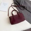 Bolso de Mano Estilo Lujo Ligero Bolso Boston para Mujer Moda de Invierno 2025 Nuevo Bolso de Hombro Cruzado de Alto Valor para Viajar