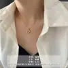 Collar Estilo Minimalista Europeo y Americano para Mujer, Gargantilla de Moneda Hip-Hop Personalizada, Cadena para Clavícula de Marca de Moda con Letras, Colgante Versátil 2026