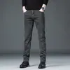 Jeans Ajustados para Hombre Estilo Negocio Ligero Otoño/Invierno 2026, Sencillos y Versátiles, Pantalones Rectos Adelgazantes