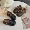 Zapatos de piel estilo británico para niñas 2025 primavera y otoño nuevos Mary Jane de suela blanda zapatos casuales de princesa para niños de suela gruesa