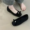 Zapatos de tacón sencillos con lazo estilo francés para mujer, nuevo modelo Primavera 2025, adecuados para faldas, con forro de terciopelo añadido y aumento de altura oculto, zapatos de estilo suave para la noche