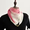 Bufanda de Algodón y Lino Rosa con Hebilla Magnética Pañuelo Cuadrado Pequeño de Seda 70 Bufanda para Mujer Estilo Coreano Bufanda de Gasa para Cuello Otoño Bufanda Fina de Gama Alta