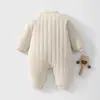 Macacão de bebê 120 gramas mais algodão acolchoado para bebê outono e inverno para sair macacão de algodão fino espessado frente e verso roupas de escalada para crianças