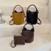 Bolso de Cubo de Mano de Gama Alta para Viajes Diarios Otoño 2026 Nuevo Bolso Retro de Hombro Único para Madre e Hijo Bolso Cruzado de Gama Alta para Mujer