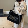 Bolso Tote de Mano de Gran Capacidad 2025 Otoño e Invierno Nuevo Bolso de Mujer para el Trabajo y Ropa de Trabajo Moda Retro Bolso de Hombro Trendy