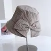 Sombrero de pescador de moda a cuadros con lazo estilo Hepburn para mujer, sombrero de cubo artístico versátil de verano, sombrero de tela para protección solar al aire libre, moderno