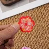 Palabras de bendición homófonas texto de flor creativa llavero acrílico charm para bolsa de estudiante campana pequeña regalo pequeño DIY