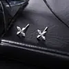 Nuevos pendientes de trébol de cuatro hojas transfronterizos para hombre, lujo ligero, alta gama, modernos, únicos, pendientes de nicho para mujer, accesorios de moda y versátiles
