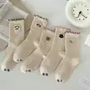 Meias de Renda para Mulheres, Meias de Cano Médio para Primavera e Outono, Bordado de Urso Cartoon Fofo, Meias Largas de Fio Pontilhado, Meias Femininas para Outono e Inverno