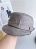 Estilo Old Money Sombrero Mate Texturizado Estilo Pareja Unisex Sombrero de Cuero PU Otoño/Invierno Sombrero de Montar Boina Sombrero Hipster Adelante