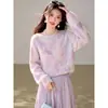 Novo estilo suave suéter de malha roxo gradiente gola redonda top de manga comprida com design de borboleta 3D e lantejoulas